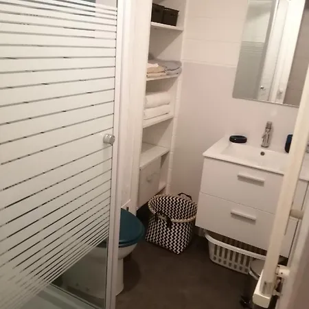 Petite Habitation Meublee דירה