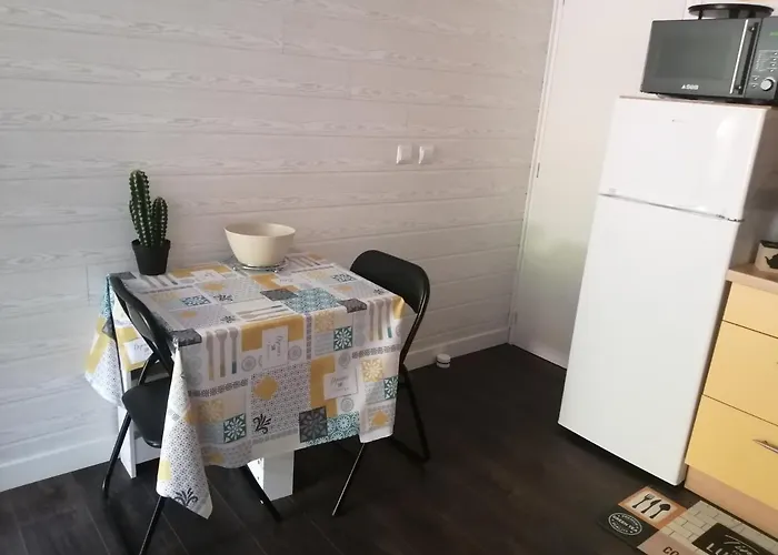 Petite Habitation Meublee شقة *